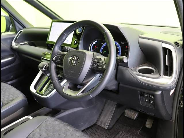 TOYOTA VOXY HYBRID 2023 Image 31