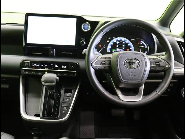 TOYOTA VOXY HYBRID 2023 Image 31