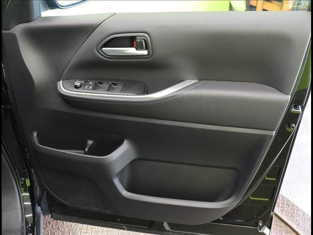 TOYOTA VOXY HYBRID 2023 Image 31