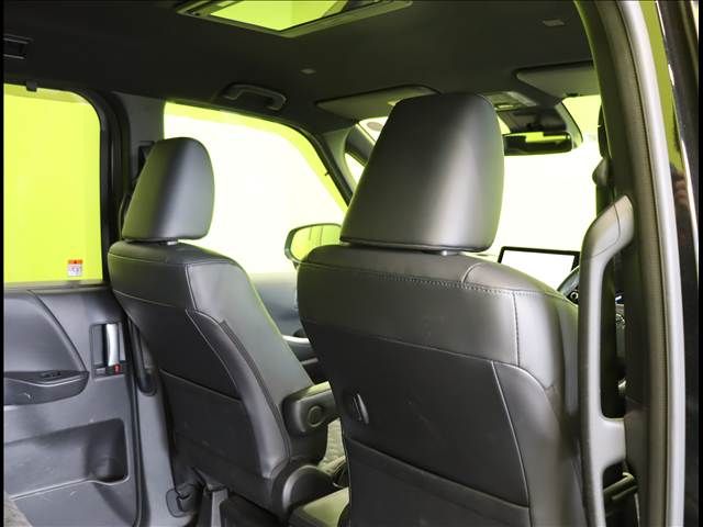 TOYOTA VOXY HYBRID 2023 Image 31