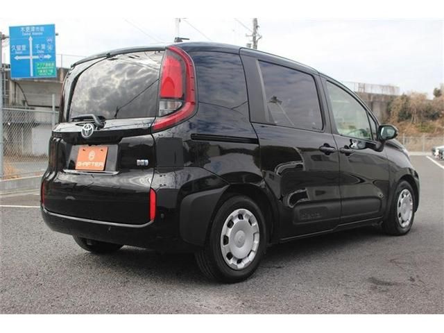 TOYOTA SIENTA HYBRID 2023 Image 31