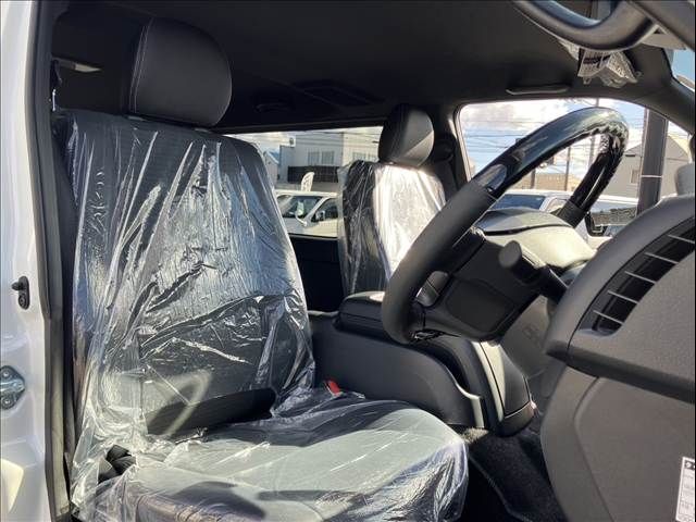 TOYOTA HIACE VAN 4WD 2025 Image 31