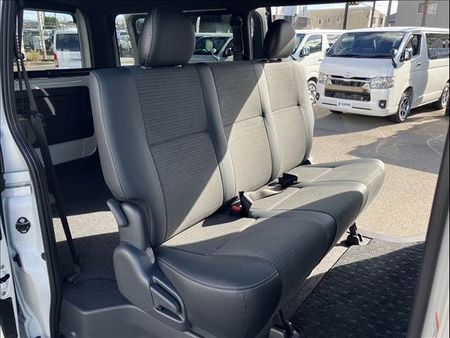 TOYOTA HIACE VAN 4WD 2025 Image 31