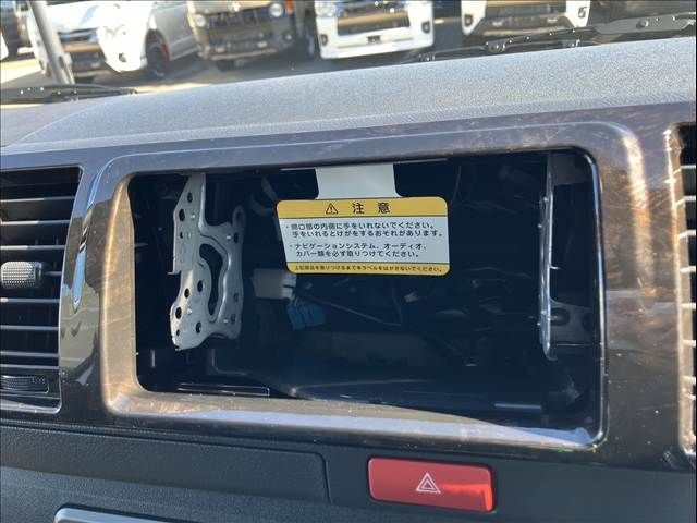 TOYOTA HIACE VAN 2WD 2025 Image 31