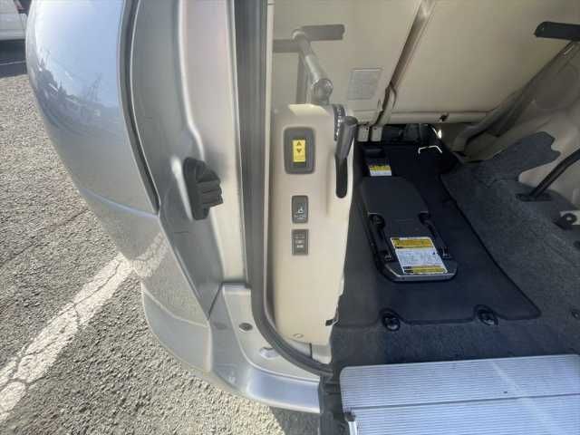 TOYOTA SIENTA 2014 Image 31