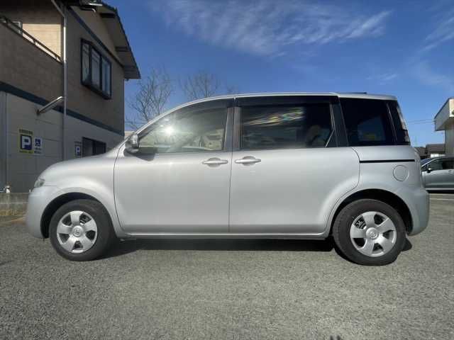 TOYOTA SIENTA 2014 Image 31