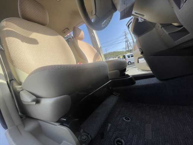 TOYOTA SIENTA 2014 Image 31