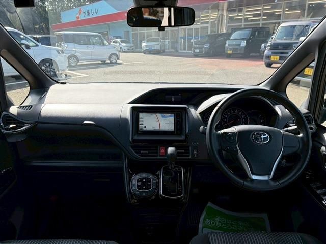 TOYOTA VOXY 2017 Image 31