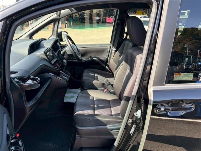 TOYOTA VOXY 2017 Image 31