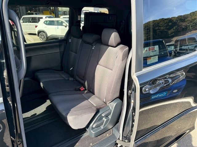 TOYOTA VOXY 2017 Image 31