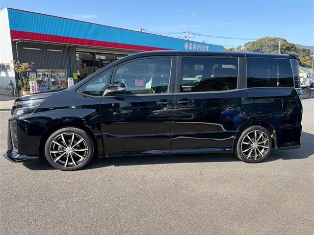 TOYOTA VOXY 2017 Image 31