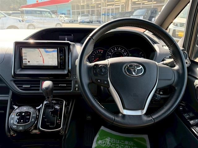 TOYOTA VOXY 2017 Image 31