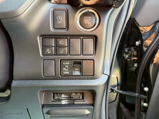 TOYOTA VOXY 2017 Image 31