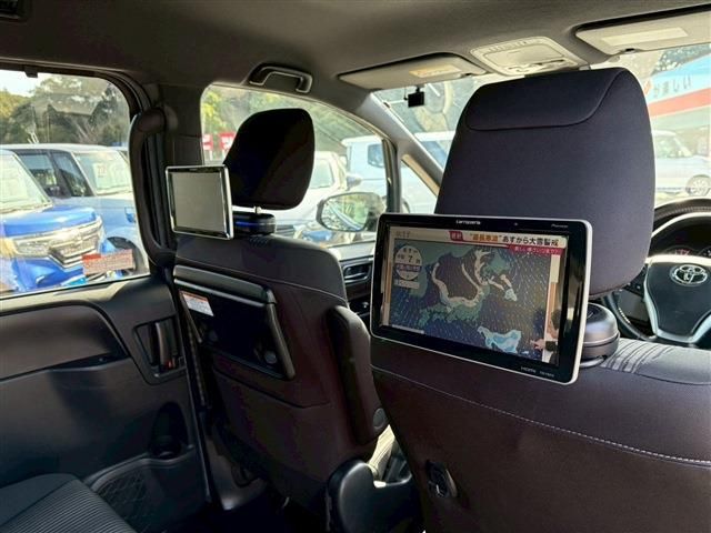 TOYOTA VOXY 2017 Image 31