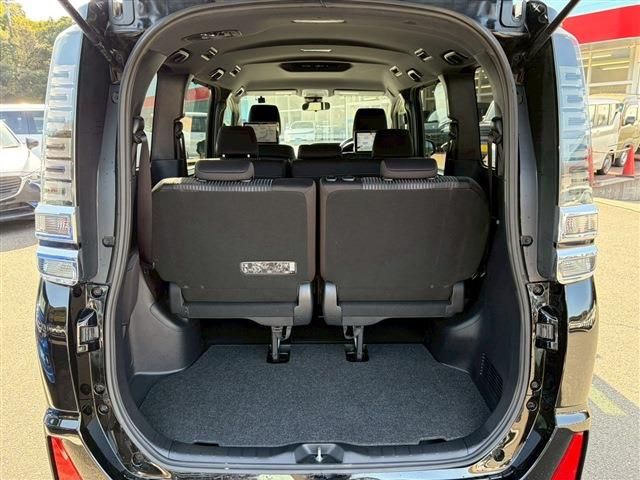 TOYOTA VOXY 2017 Image 31