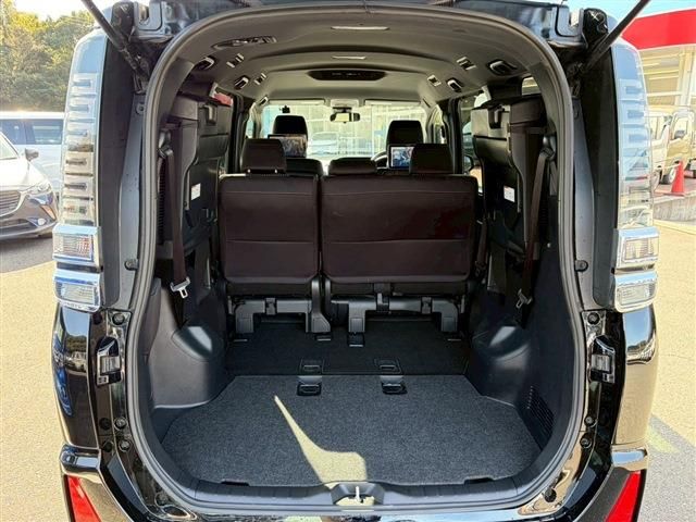 TOYOTA VOXY 2017 Image 31