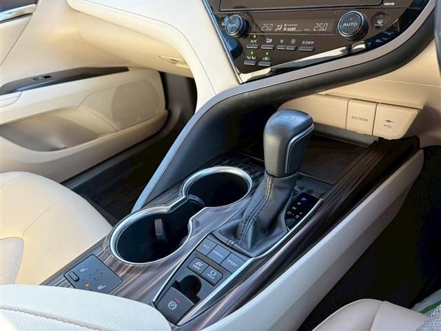 TOYOTA CAMRY HYBRID 2019 Image 31