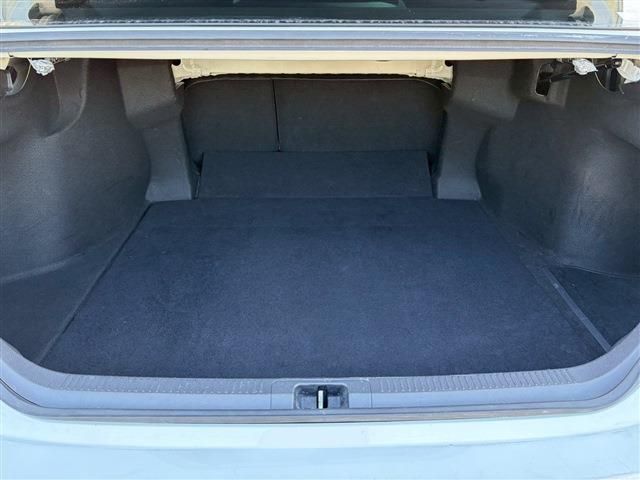 TOYOTA CAMRY HYBRID 2019 Image 31