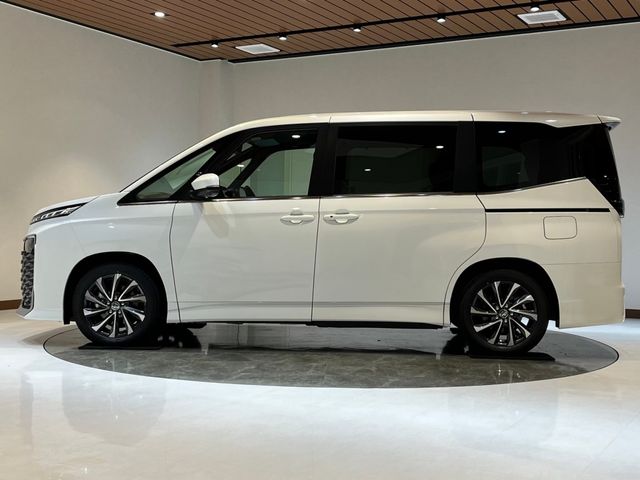 TOYOTA VOXY HYBRID 2026 Image 31