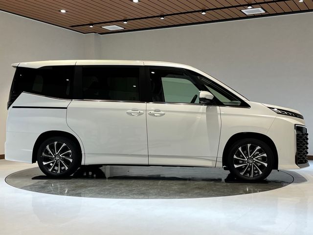 TOYOTA VOXY HYBRID 2026 Image 31
