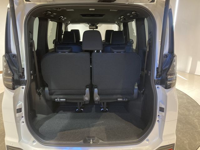 TOYOTA VOXY HYBRID 2026 Image 31