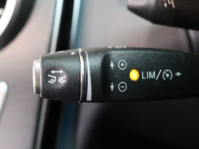 MERCEDES BENZ C CLAS 2015 Image 31