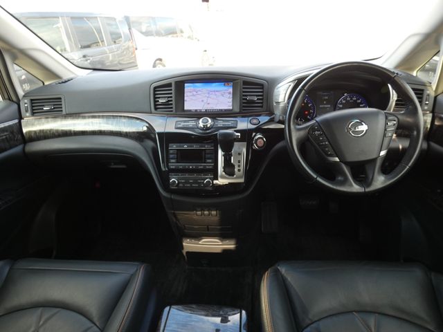 NISSAN ELGRAND 2015 Image 31