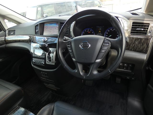 NISSAN ELGRAND 2015 Image 31