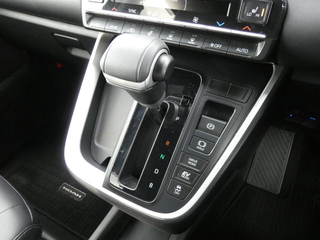 TOYOTA NOAH HYBRID 2024 Image 31