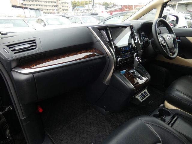 TOYOTA VELLFIRE 2018 Image 31