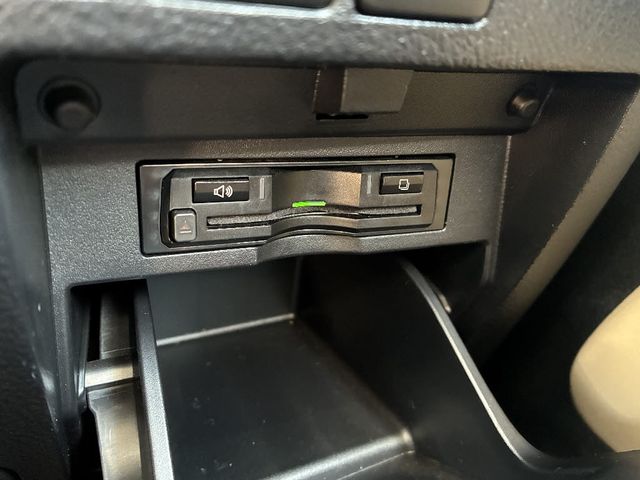 TOYOTA ALPHARD HYBRID 4WD 2018 Image 31