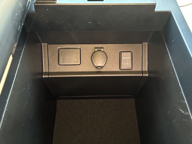 TOYOTA ALPHARD HYBRID 4WD 2018 Image 31