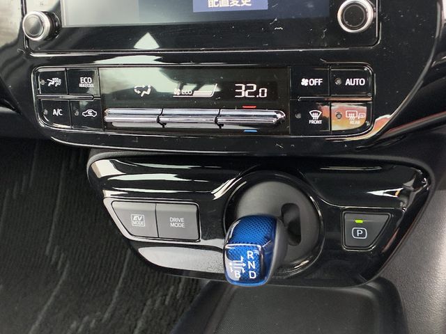 TOYOTA PRIUS 4WD 2022 Image 31