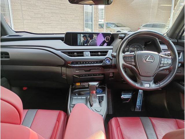 TOYOTA LEXUS UX250H AWD 2019 Image 31