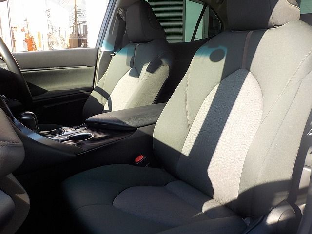 TOYOTA CAMRY HYBRID 2018 Image 31