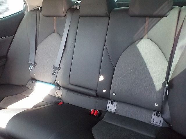 TOYOTA CAMRY HYBRID 2018 Image 31