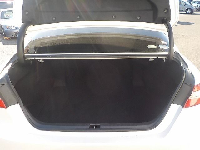 TOYOTA CAMRY HYBRID 2018 Image 31