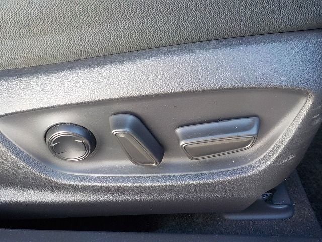 TOYOTA CAMRY HYBRID 2018 Image 31