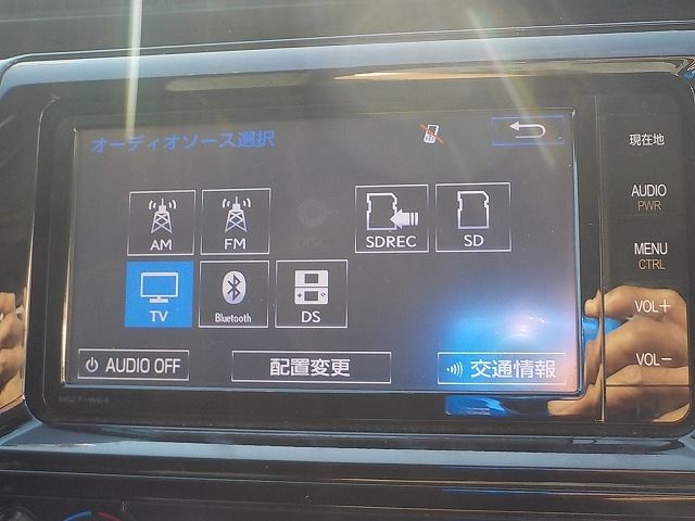 TOYOTA CAMRY HYBRID 2018 Image 31