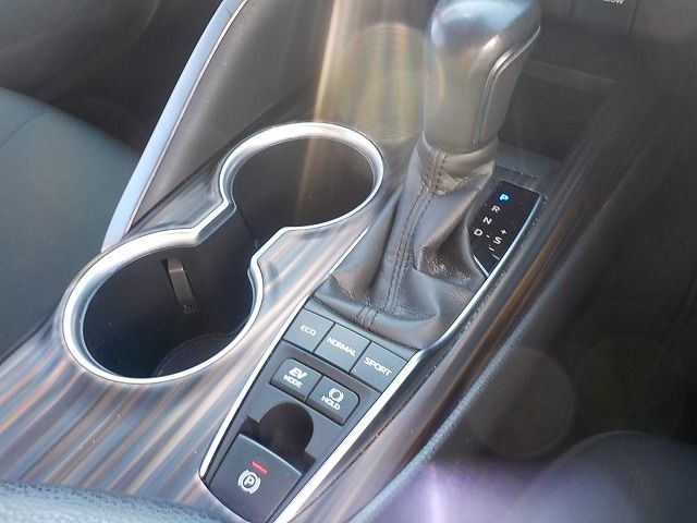 TOYOTA CAMRY HYBRID 2018 Image 31