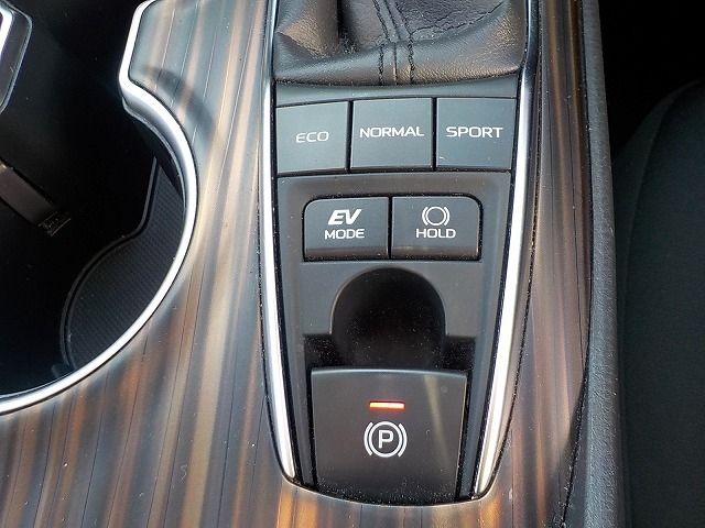 TOYOTA CAMRY HYBRID 2018 Image 31