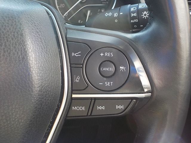 TOYOTA CAMRY HYBRID 2018 Image 31