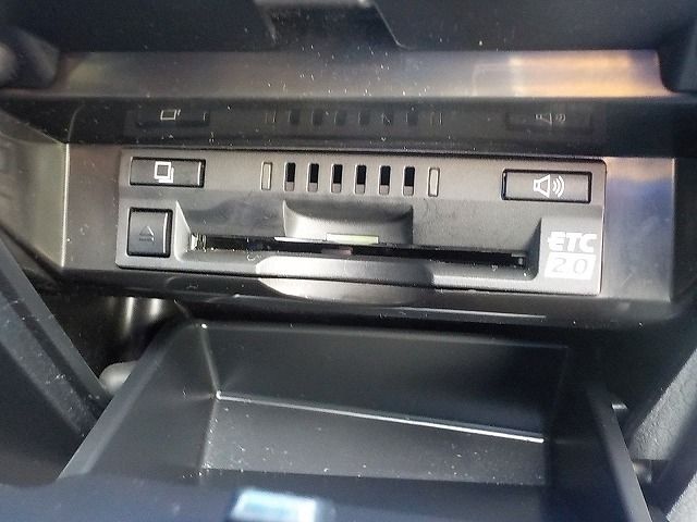 TOYOTA CAMRY HYBRID 2018 Image 31