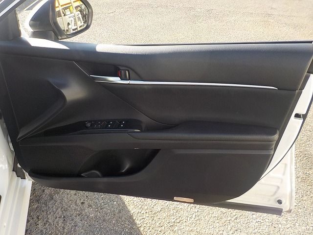 TOYOTA CAMRY HYBRID 2018 Image 31