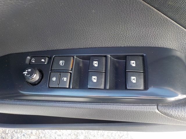 TOYOTA CAMRY HYBRID 2018 Image 31