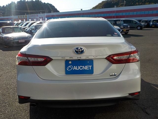 TOYOTA CAMRY HYBRID 2018 Image 31