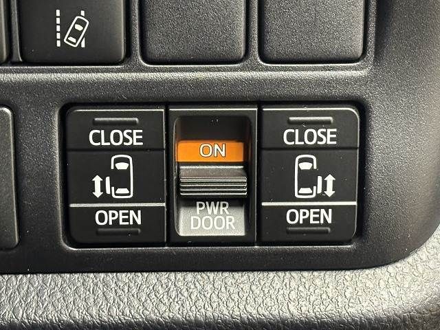 TOYOTA VOXY 2018 Image 31