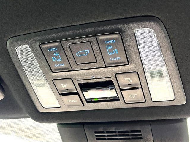 TOYOTA VOXY HYBRID 2023 Image 31