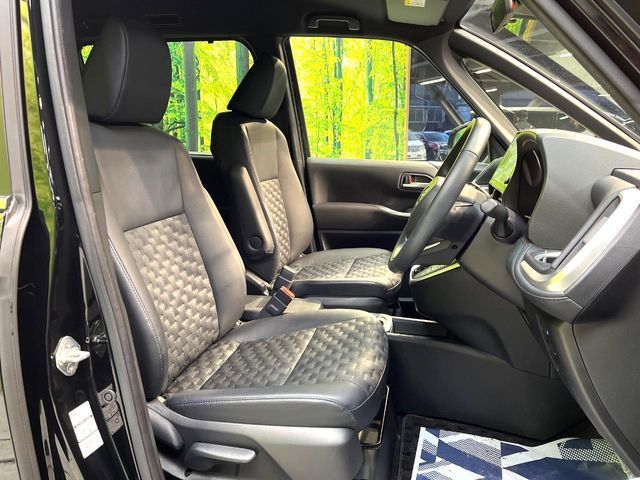 TOYOTA VOXY HYBRID 2023 Image 31