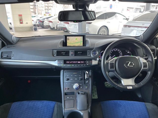 TOYOTA LEXUS CT200H 2012 Image 31